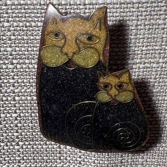 Jewelry - Cat Design Brooch